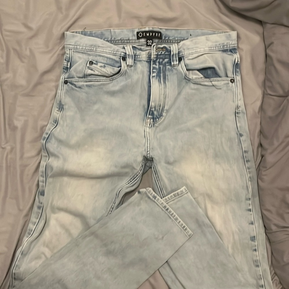 Empyre size 32 light washed skinny jeans